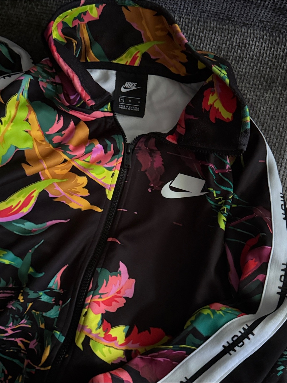 Nike Limited Edition Floral 2 piece Track Suit rare - Picture 4 of 4